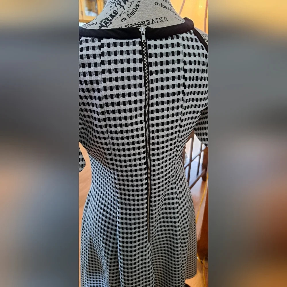 Danny and Nicole Stylish Black and White Checkered Dress Size 10 - Picture 3 of 5
